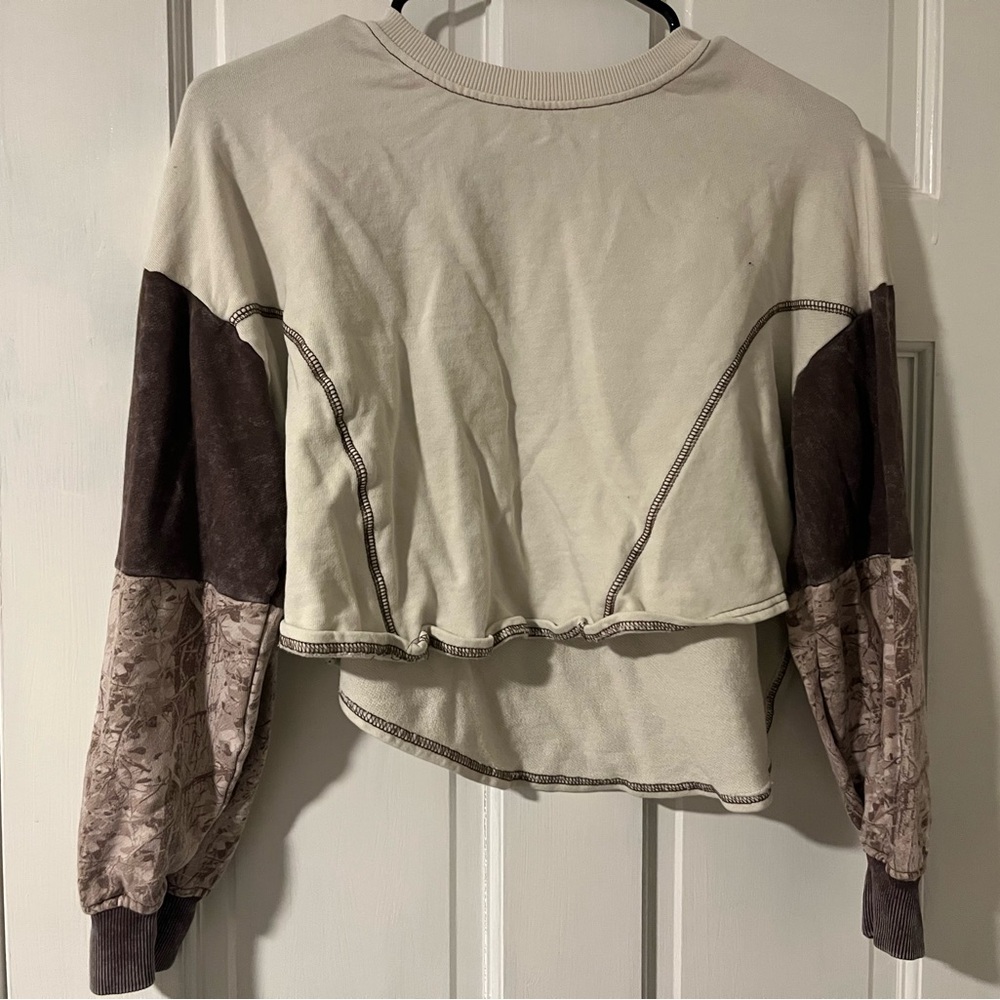 Buckle Cream and Brown Contrast Sweatshirt